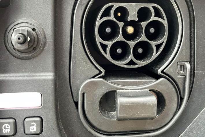 Beige Renault Megane E-Tech fra 2025