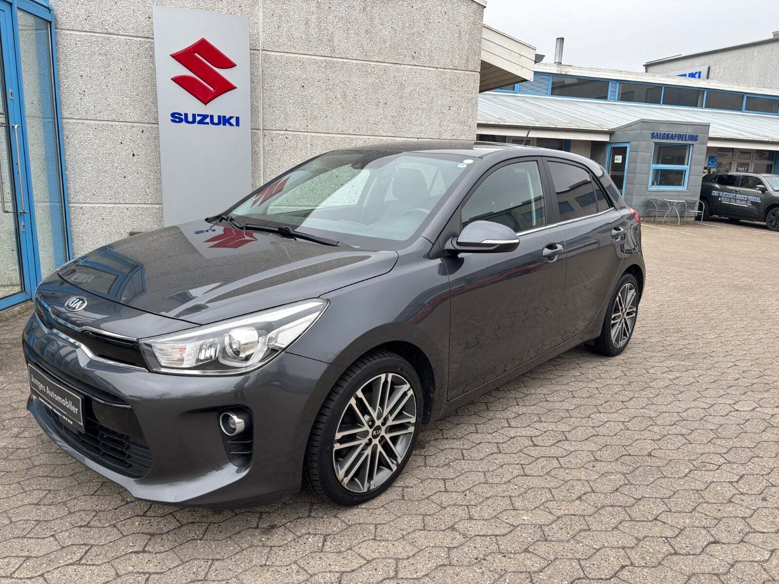 Grå Kia Rio fra 2018