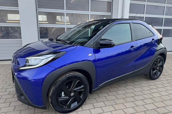 Blå Toyota Aygo X fra 2025