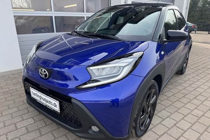 Blå Toyota Aygo X fra 2025