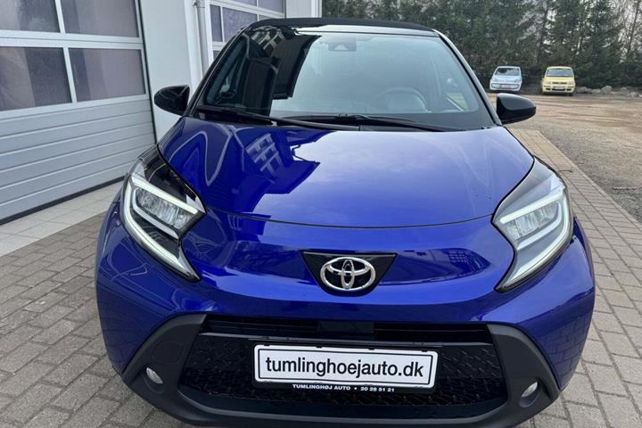 Blå Toyota Aygo X fra 2025