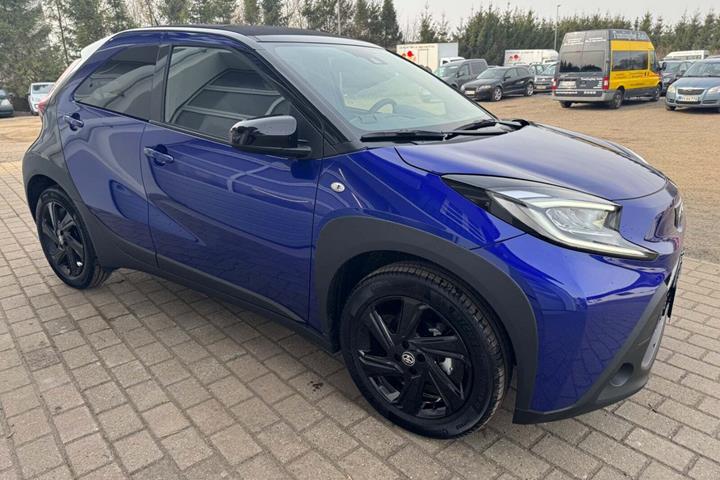 Blå Toyota Aygo X fra 2025