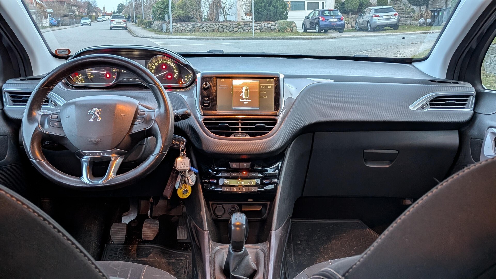 Peugeot 2008 1,2 VTi Crossover