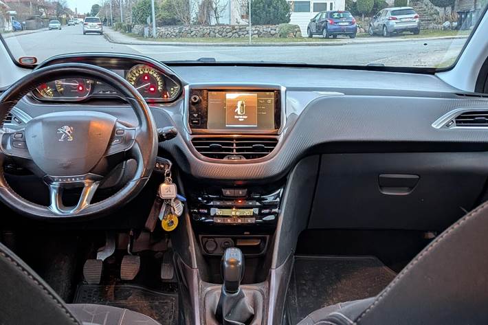 Grå Peugeot 2008 fra 2013