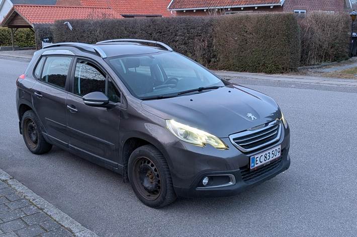 Grå Peugeot 2008 fra 2013