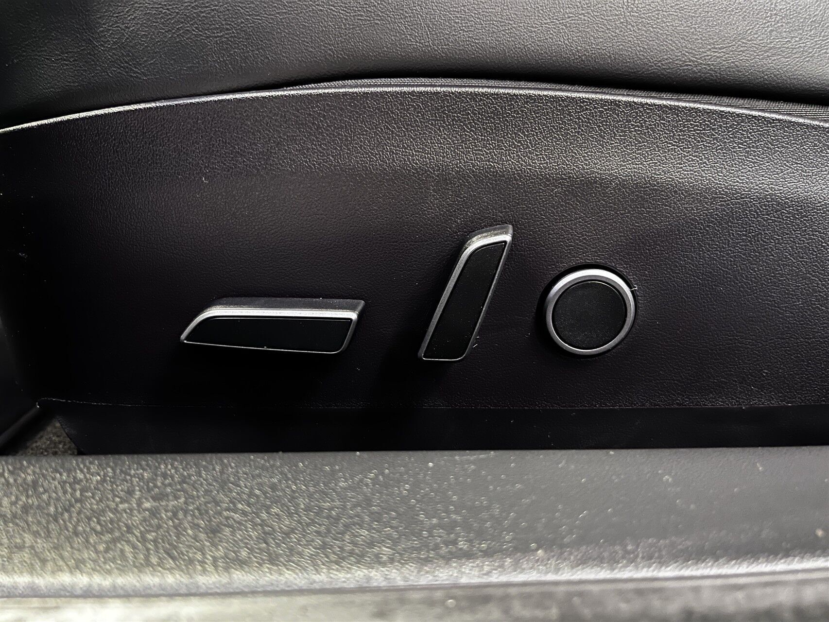 Grå Tesla Model 3 fra 2021