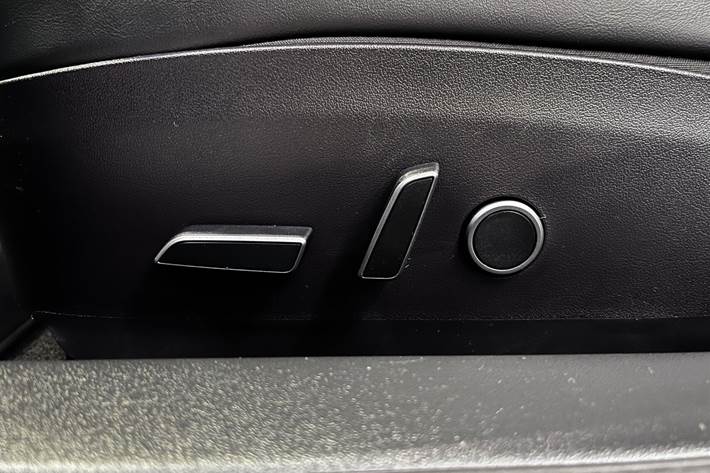 Grå Tesla Model 3 fra 2021