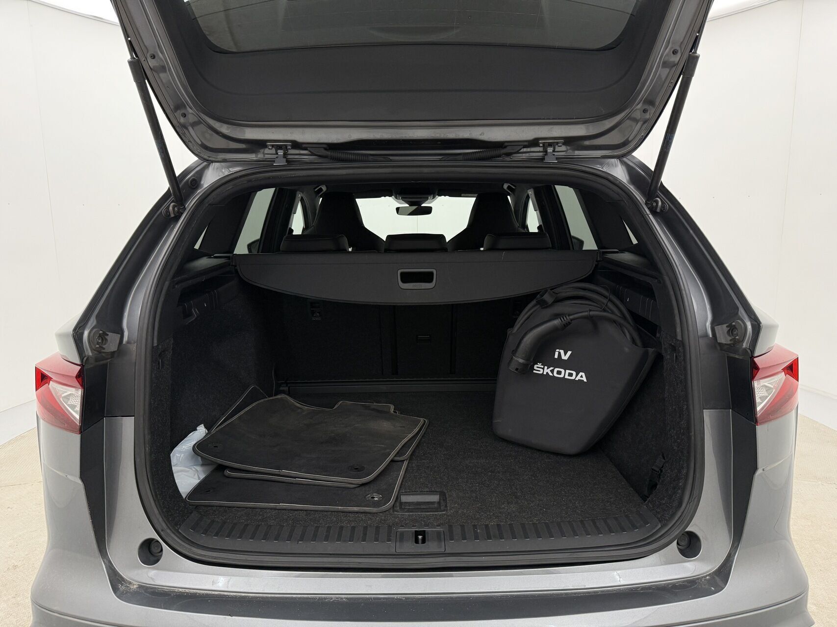 Grå Skoda Enyaq fra 2022