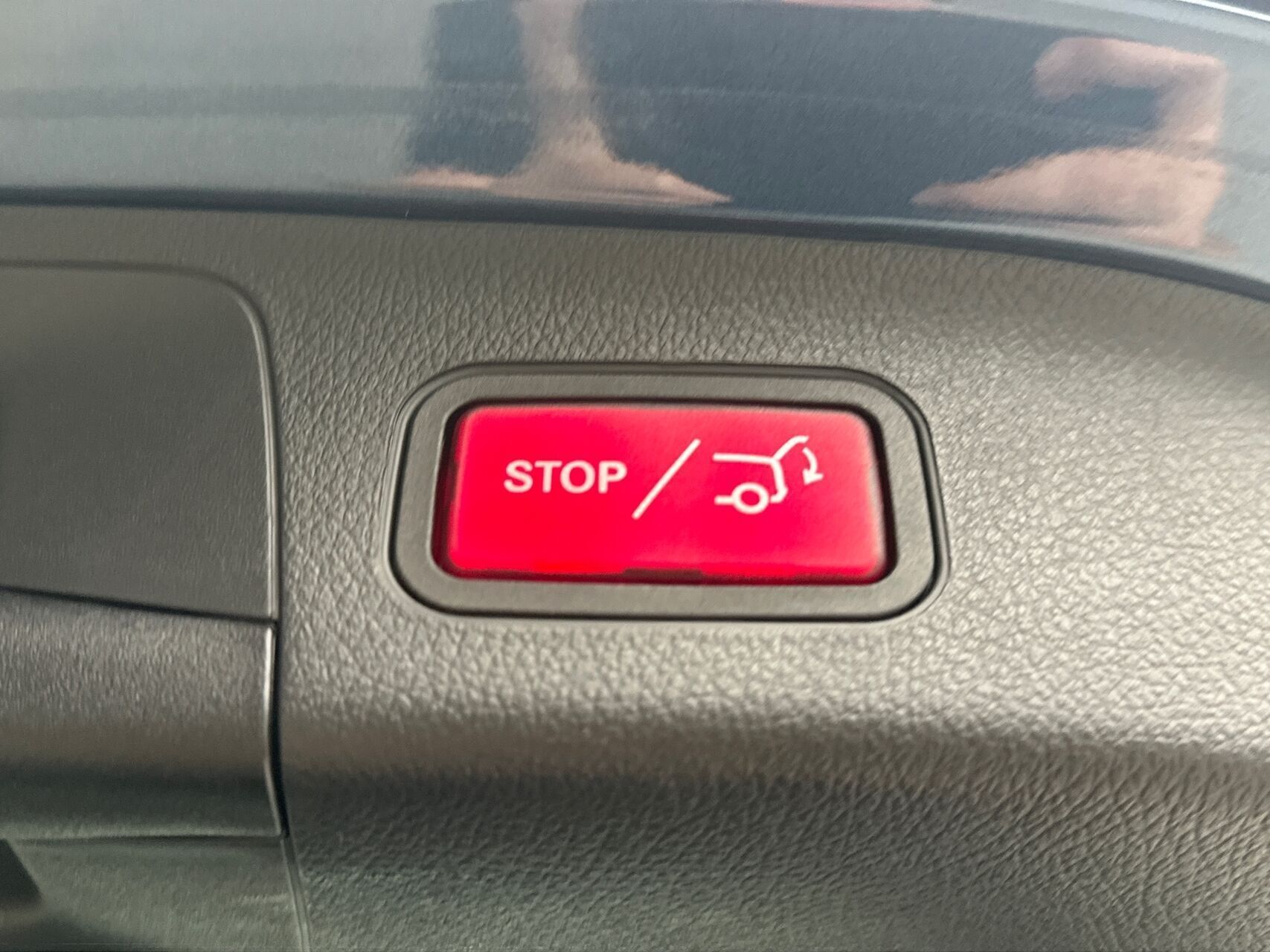 Blå Mercedes EQA 250 fra 2023