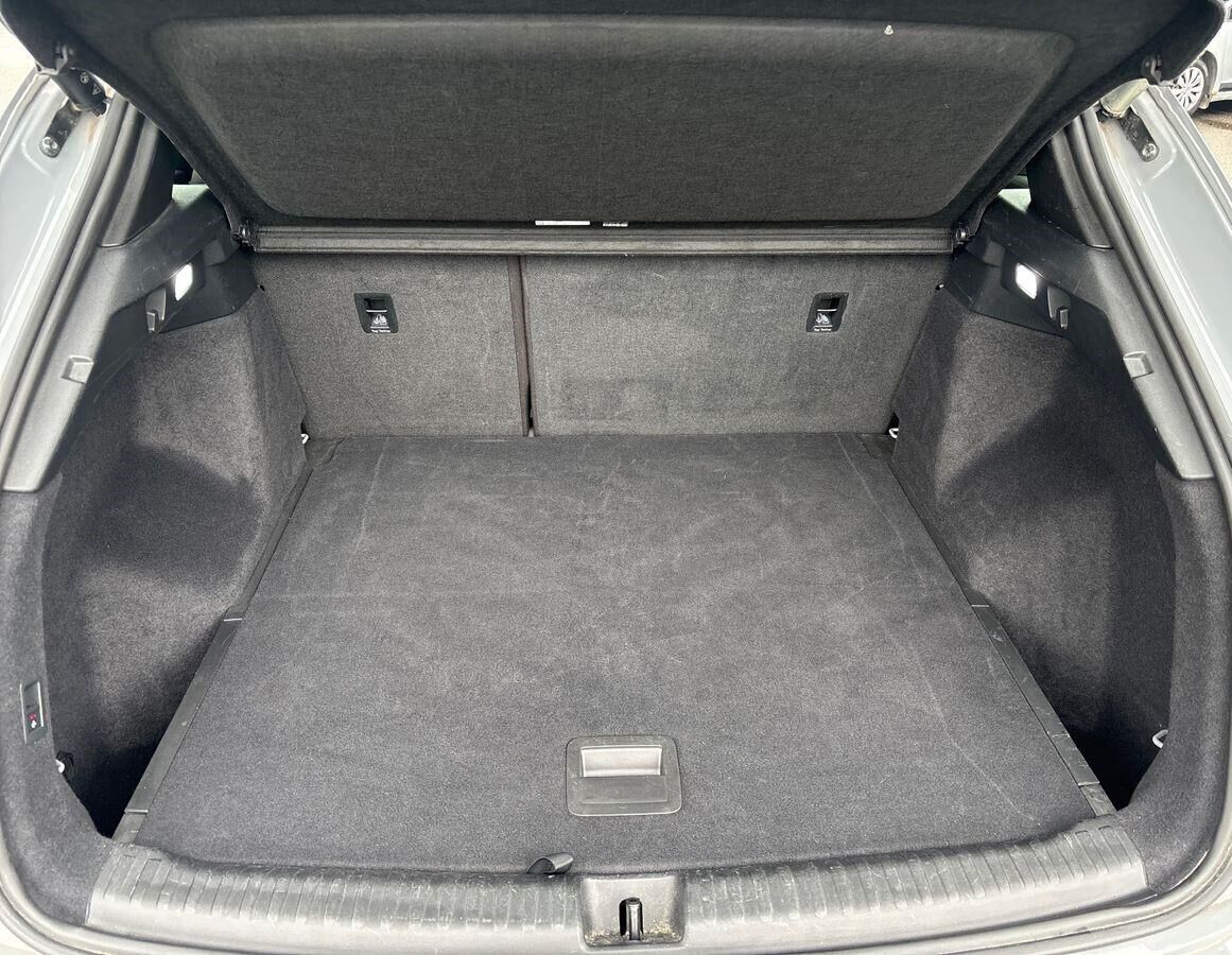 Grå Audi Q4 fra 2021