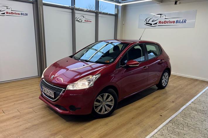 Rød Peugeot 208 fra 2014