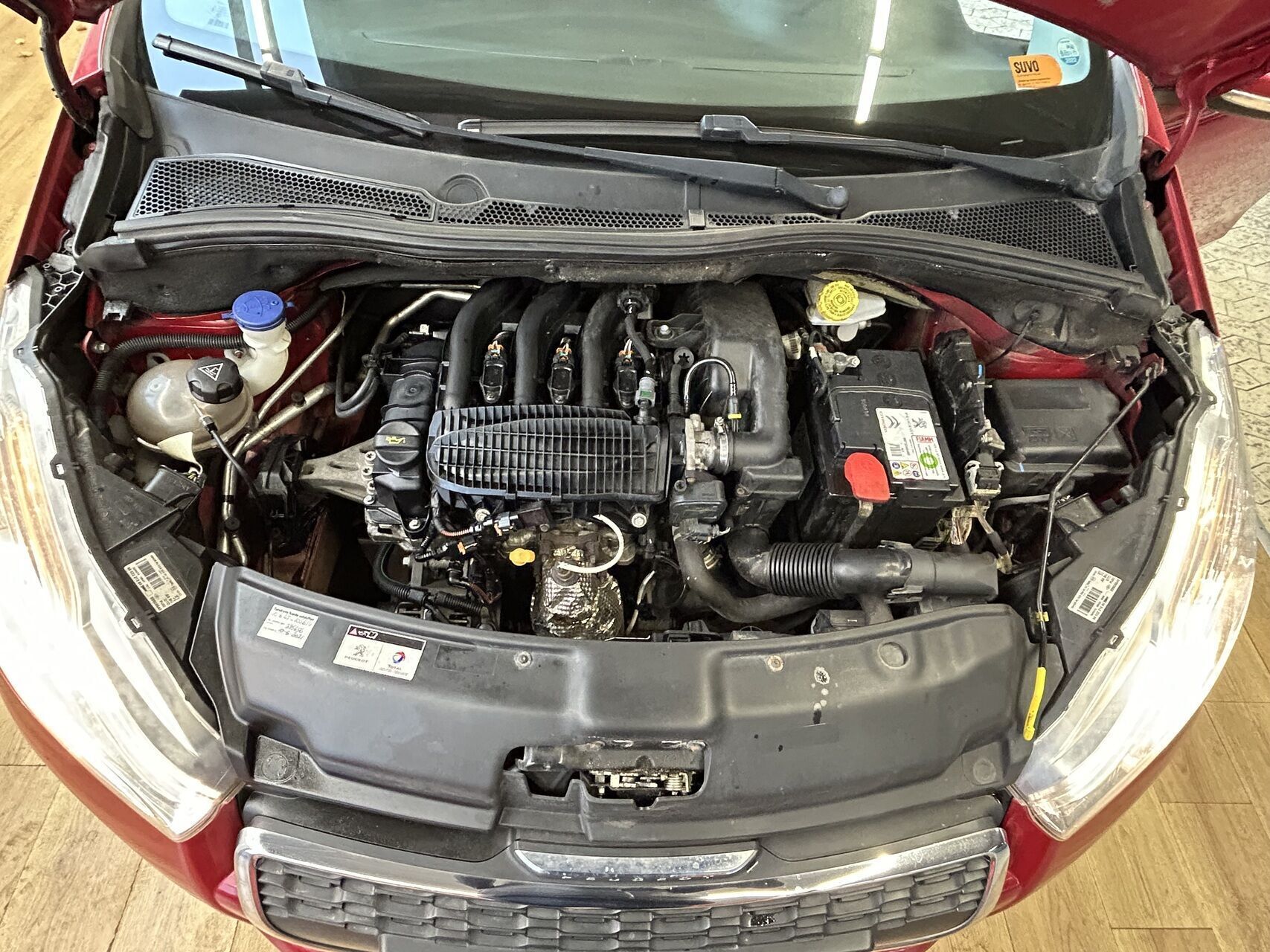 Rød Peugeot 208 fra 2014