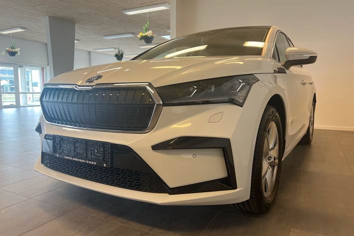 Hvid Skoda Enyaq fra 2024