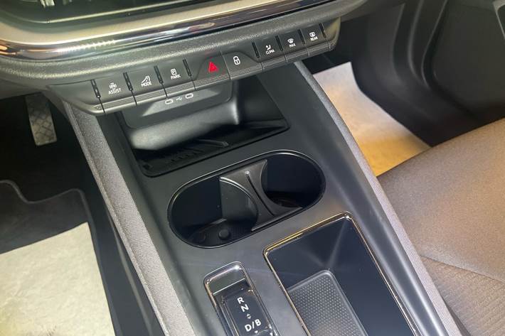 Hvid Skoda Enyaq fra 2024