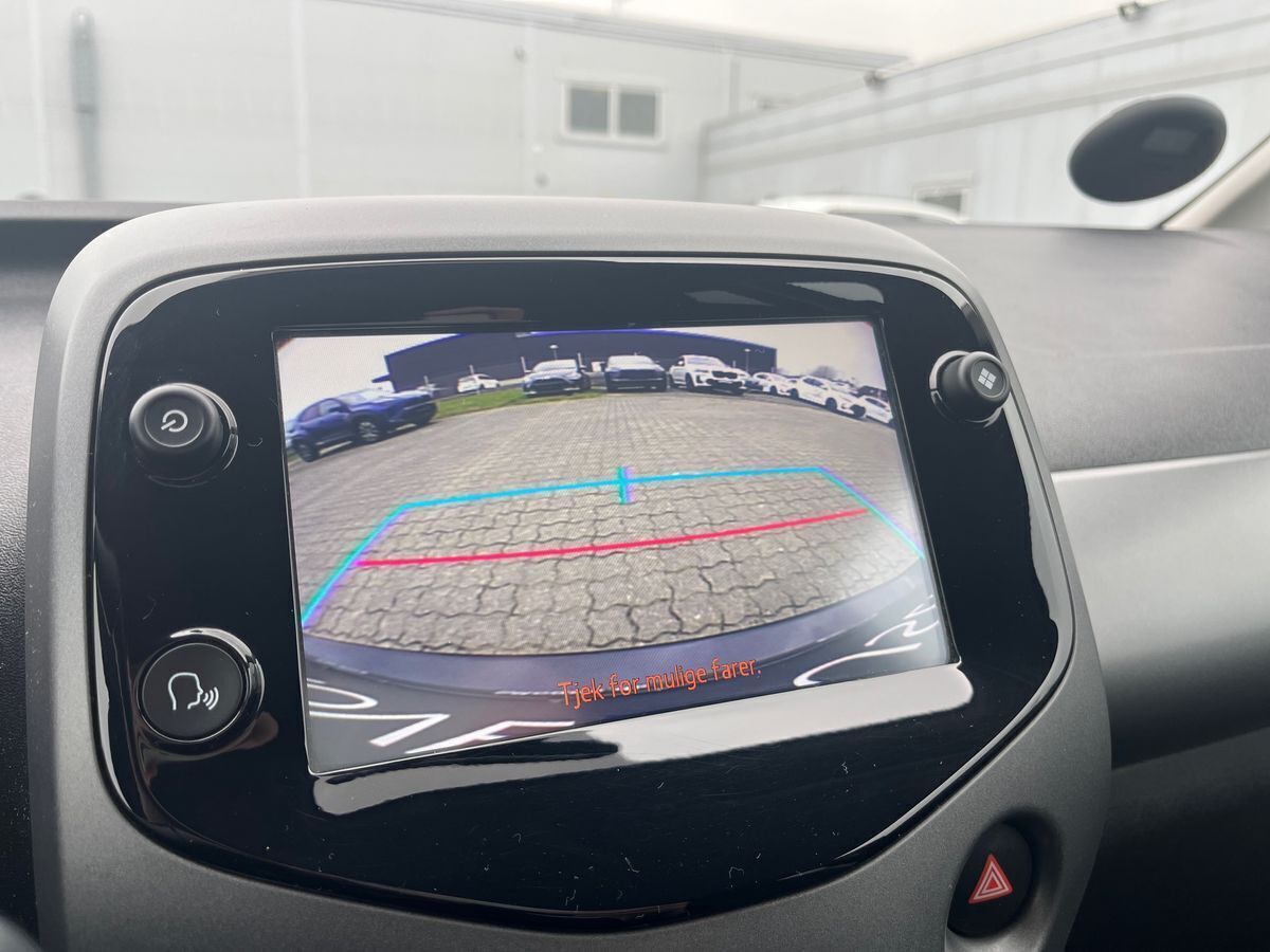 Grå Toyota Aygo fra 2021