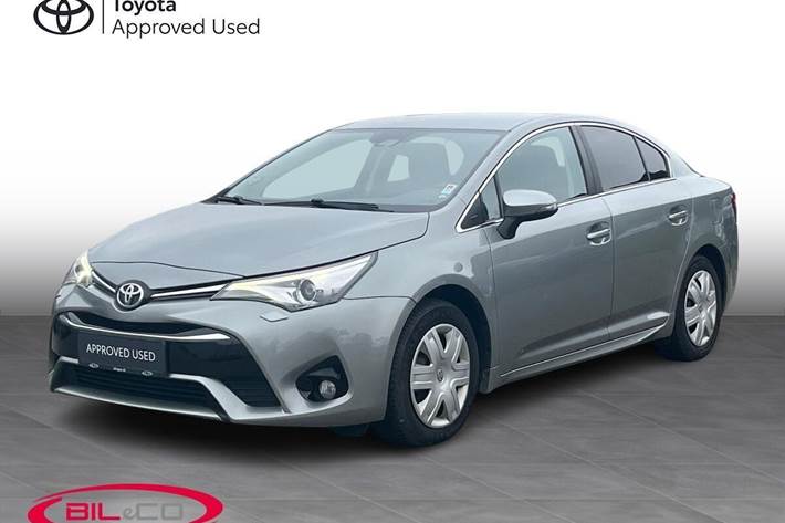 Grå Toyota Avensis fra 2017