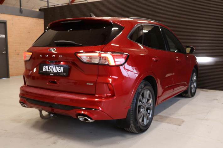 Rød Ford Kuga fra 2020