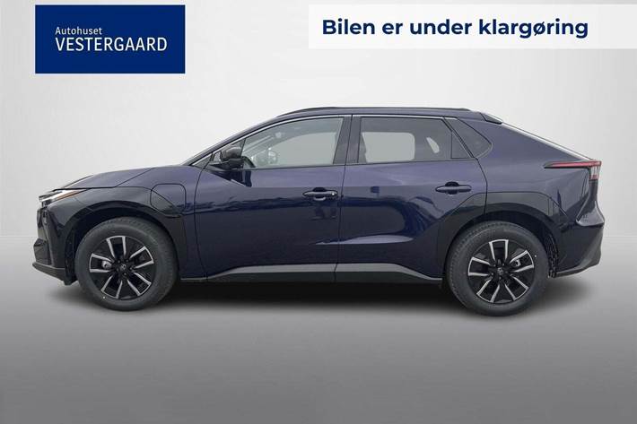 Blå Toyota BZ4X fra 2025