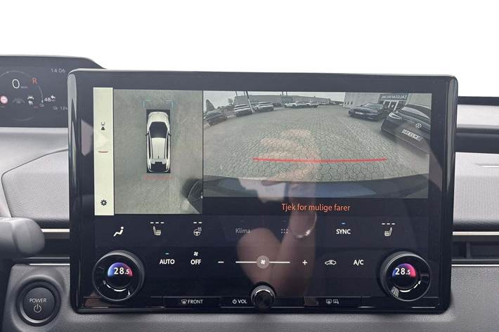 Blå Toyota BZ4X fra 2025