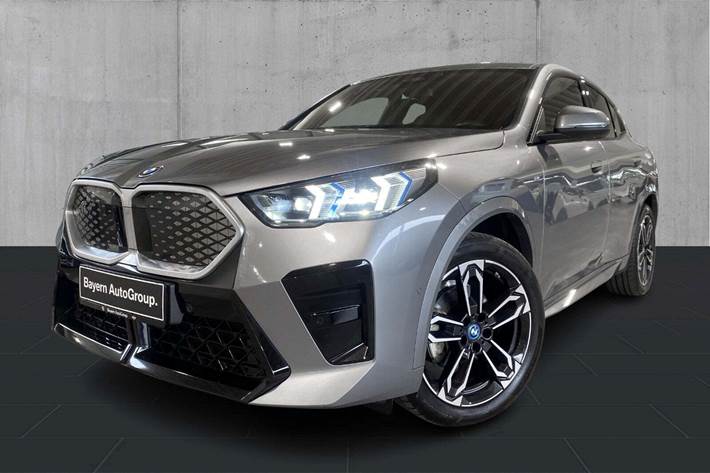 Sølv BMW iX2 fra 2025