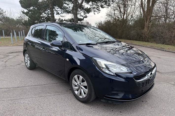 Blå Opel Corsa fra 2018