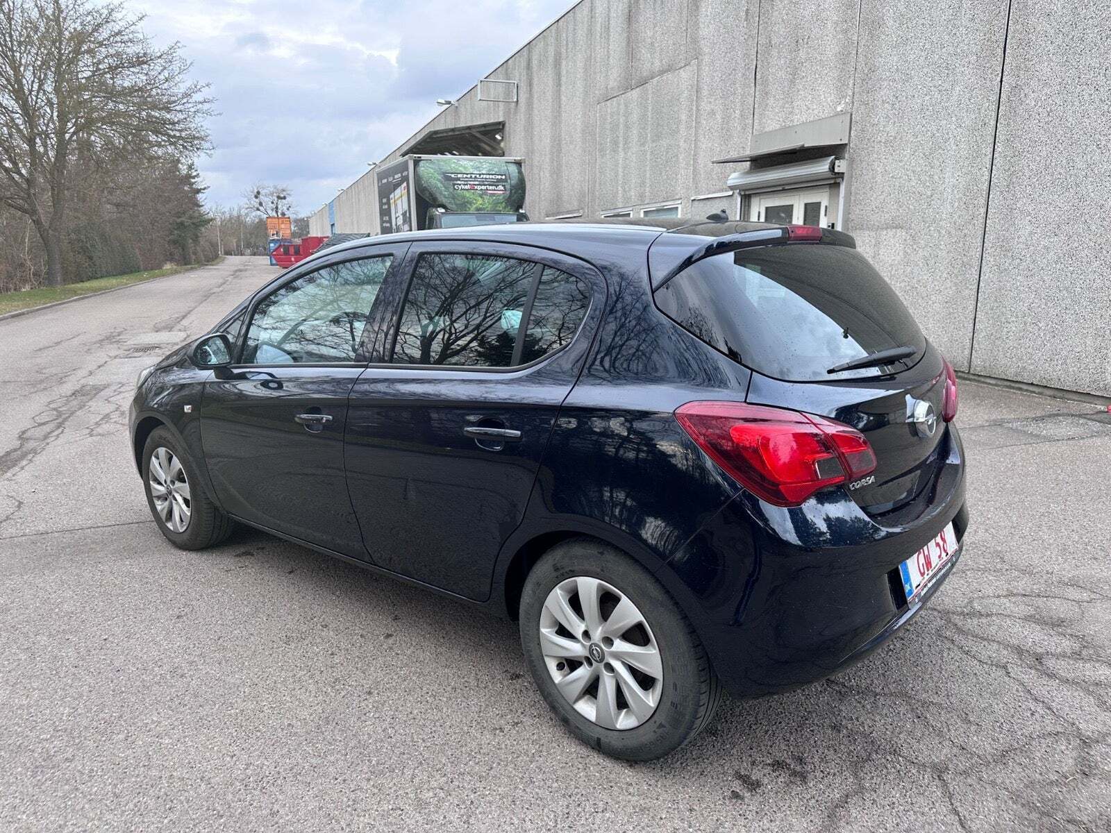 Blå Opel Corsa fra 2018