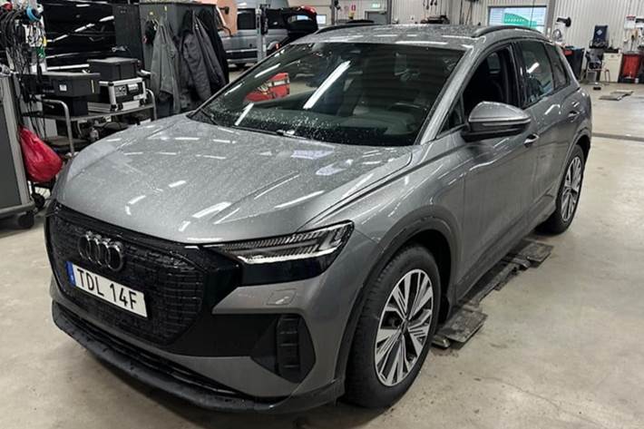 Grå Audi Q4 e-tron fra 2023
