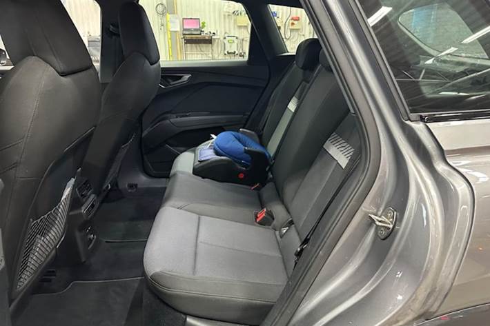 Grå Audi Q4 e-tron fra 2023