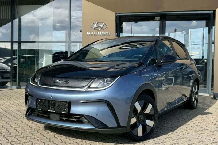 Blå BYD Dolphin fra 2024
