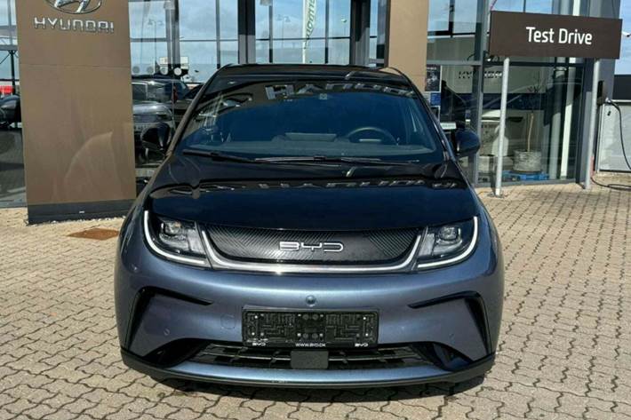 Blå BYD Dolphin fra 2024