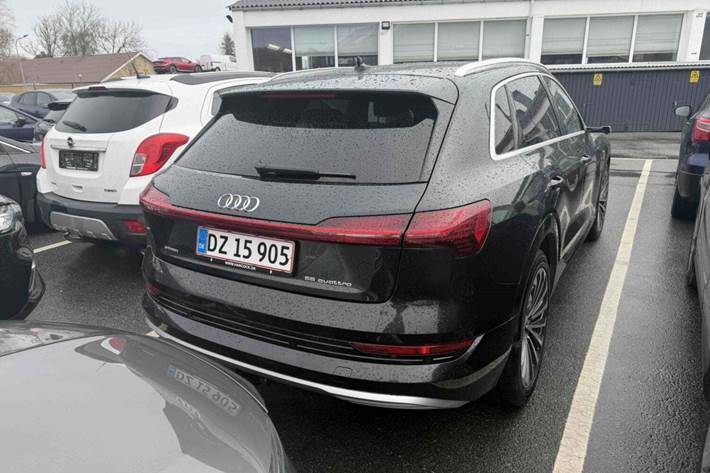 Grå Audi e-tron fra 2020