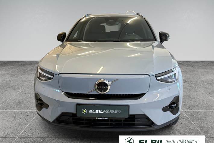 Grå Volvo EX40 fra 2025