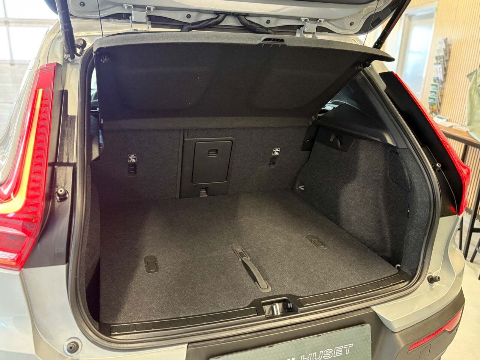 Grå Volvo EX40 fra 2025