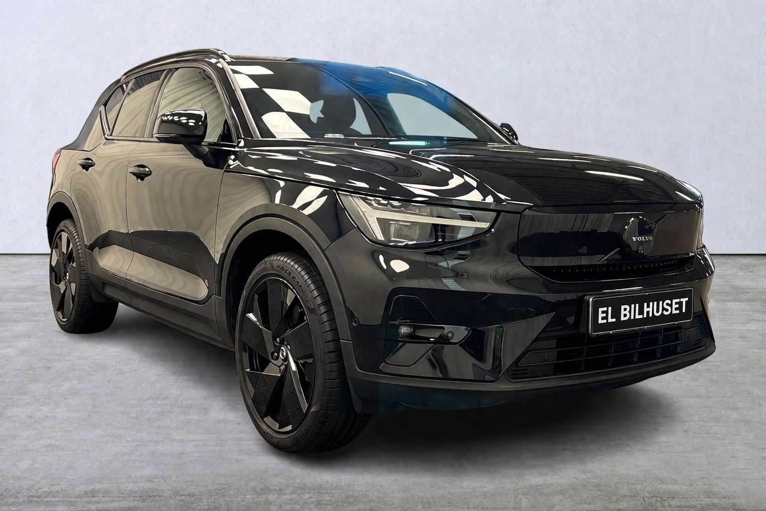 Volvo EX40 Extended Range Black Edition