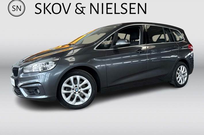 Grå BMW 218d fra 2017