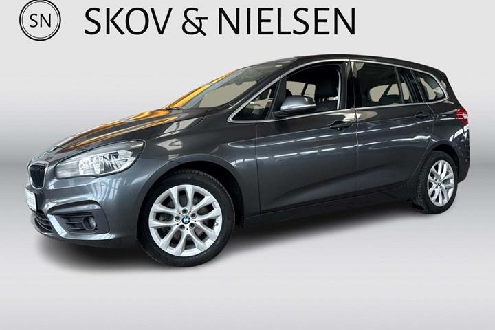 Grå BMW 218d fra 2017