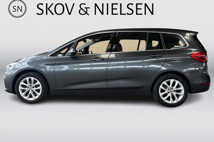 Grå BMW 218d fra 2017