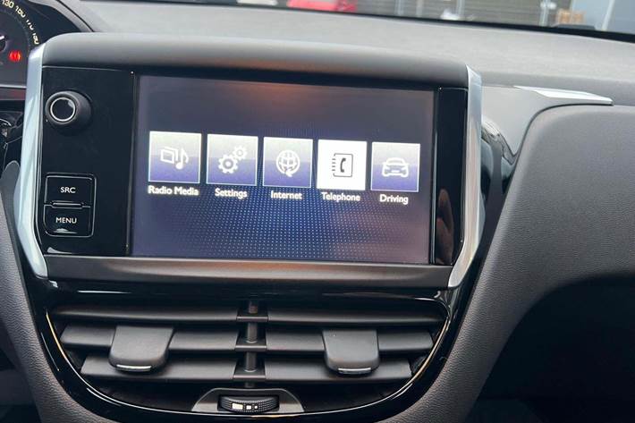 Blå Peugeot 208 fra 2015