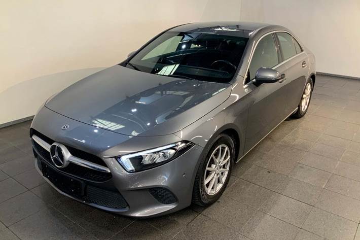 Grå Mercedes A200 fra 2020