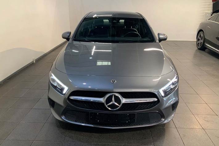Grå Mercedes A200 fra 2020