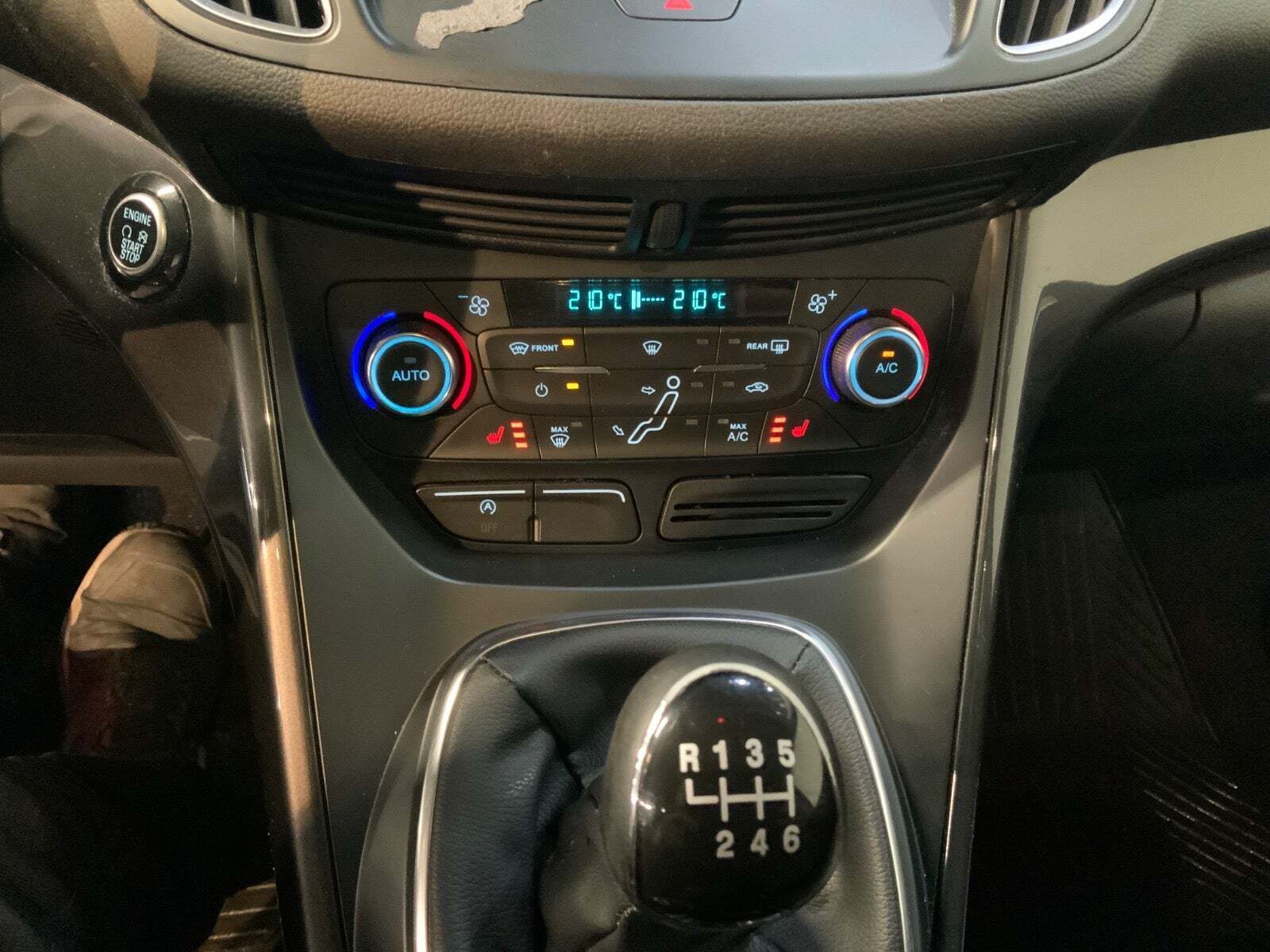 Grå Ford C-MAX fra 2017