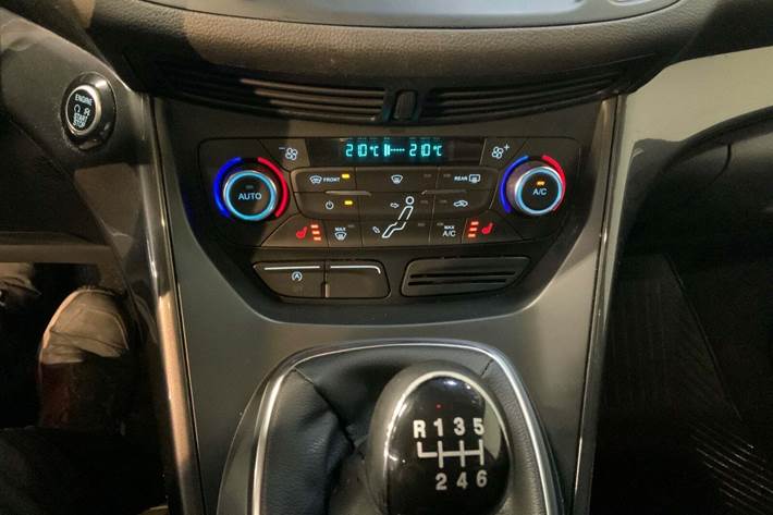 Grå Ford C-MAX fra 2017