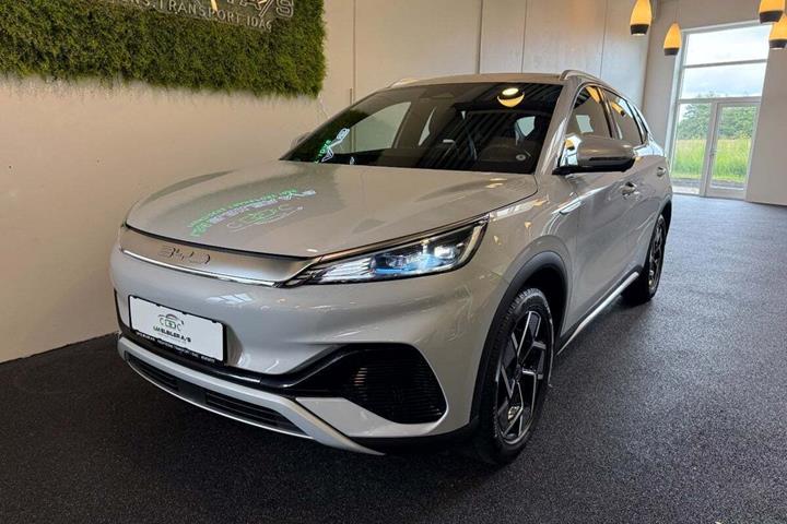Hvid BYD Atto 3 fra 2023 set udefra
