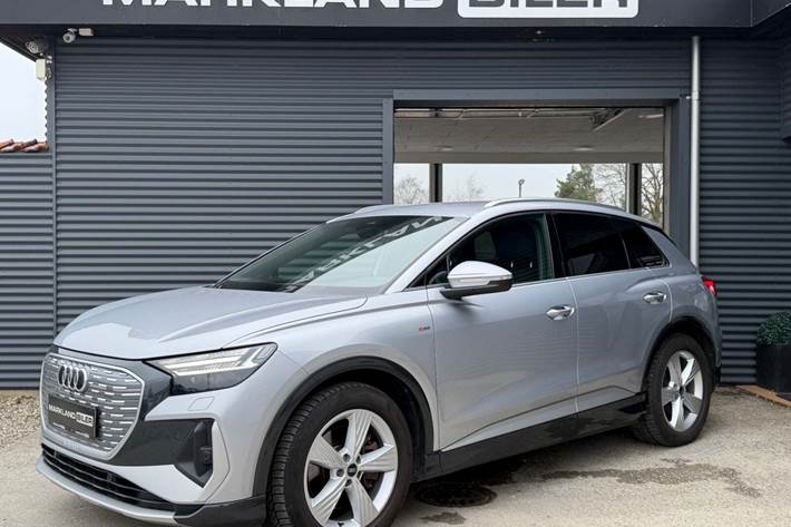 Sølv Audi Q4 e-tron fra 2022 set udefra