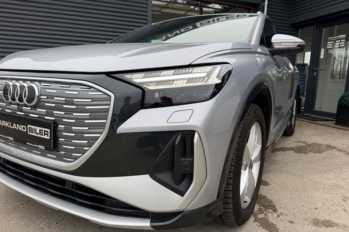 Sølv Audi Q4 e-tron fra 2022
