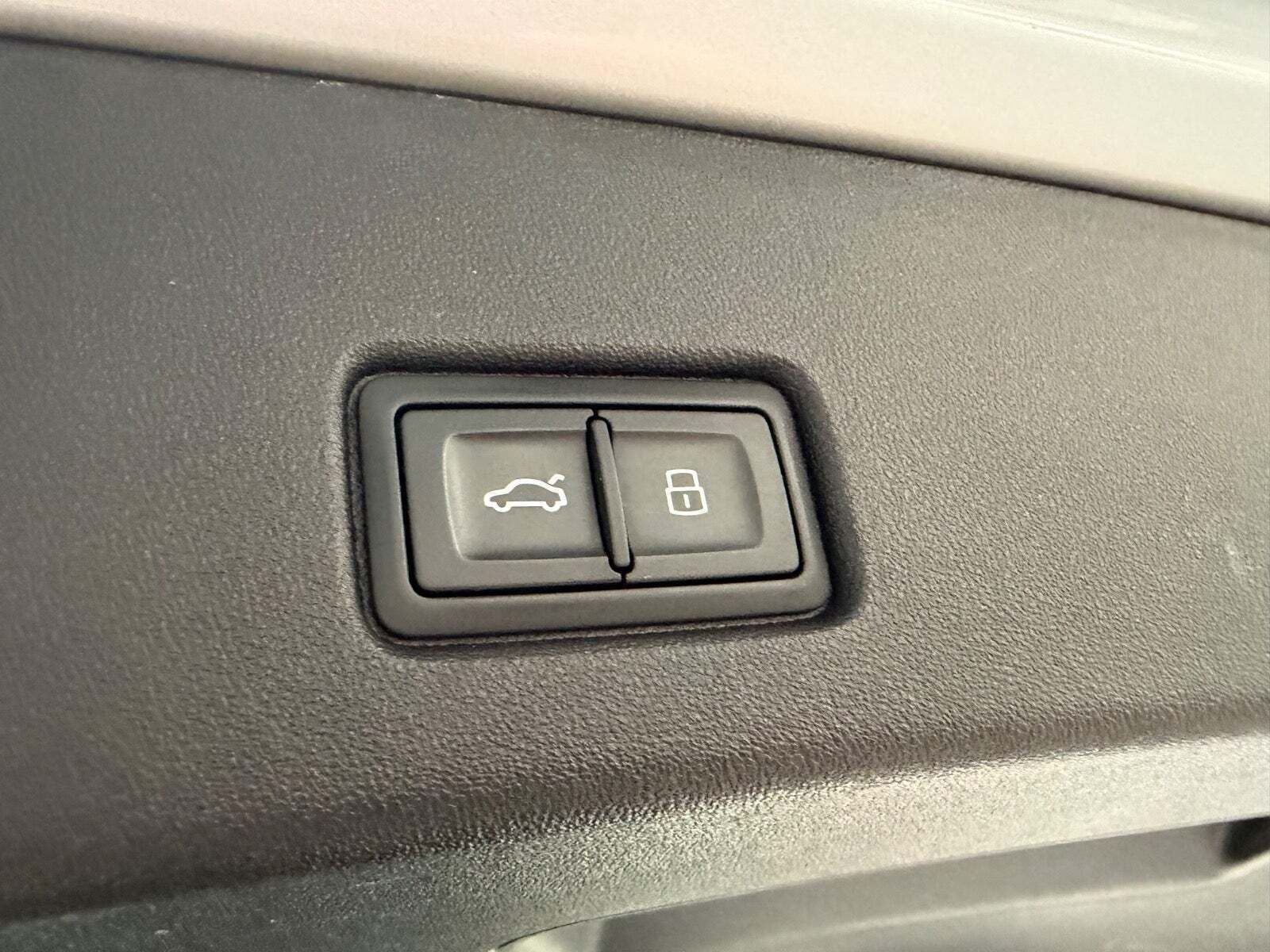 Sølv Audi Q4 e-tron fra 2022