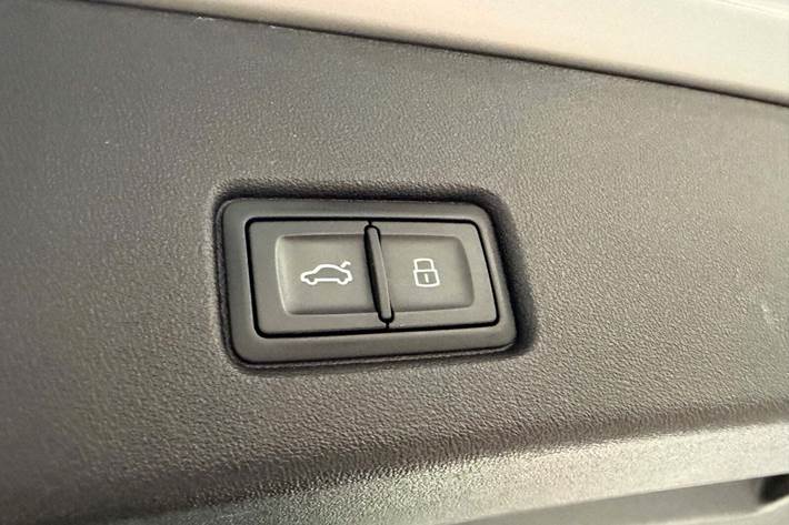 Sølv Audi Q4 e-tron fra 2022