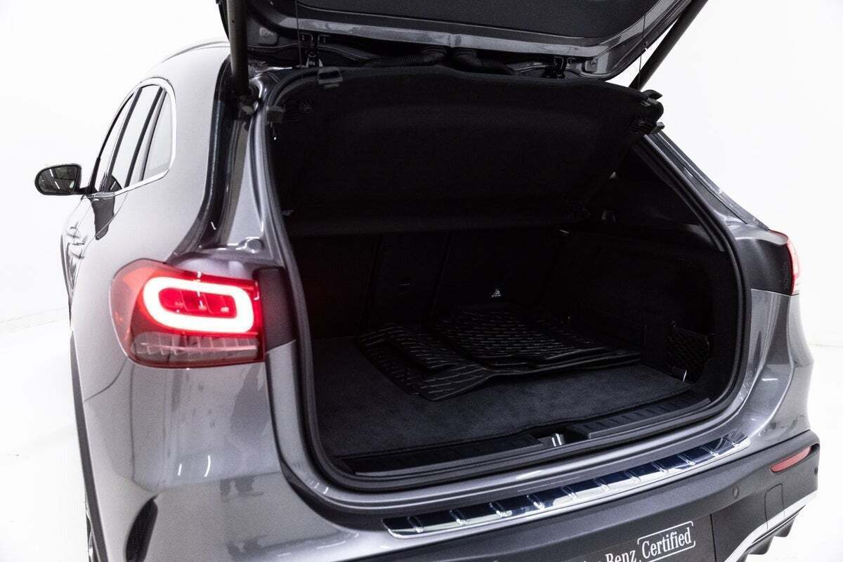 Grå Mercedes EQA250 fra 2022