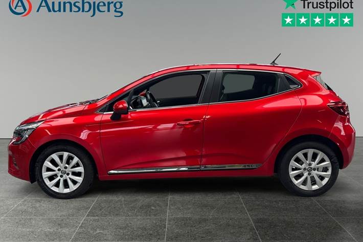 Rød Renault Clio V fra 2021