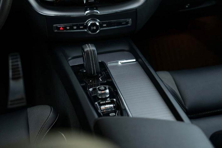 Sort Volvo XC60 fra 2020